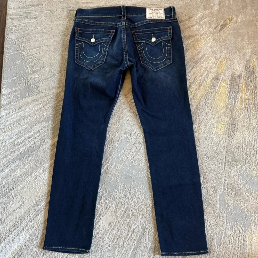 True Religion jeans Rocco relaxed skinny jeans dark wash flap pockets 36